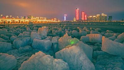 多彩残冰