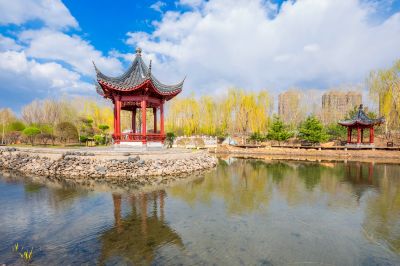 中国亭园花红柳绿春正好1