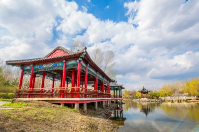 中国亭园花红柳绿春正好1