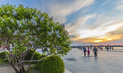 松花江畔防洪纪念塔的春天