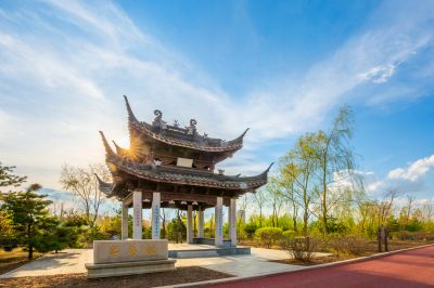 中国亭园花红柳绿春正好