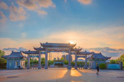 中国亭园的夏日风景