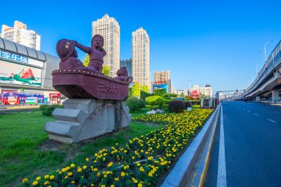 夏季彩化后的动力广场