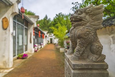 西郊山林景色美