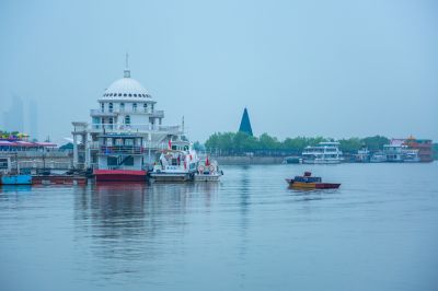 烟雨群力外滩江畔风景