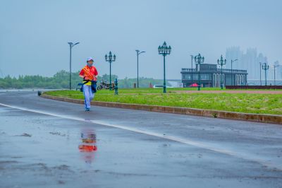 烟雨群力外滩江畔风景
