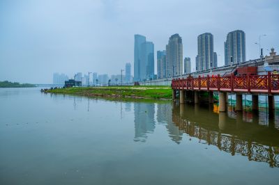 烟雨群力外滩江畔风景