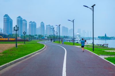 烟雨群力外滩江畔风景
