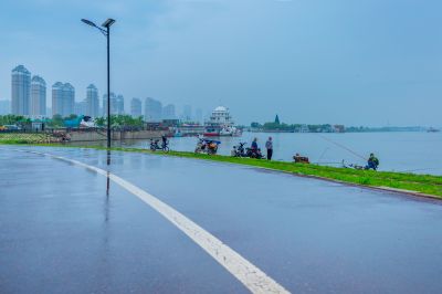 烟雨群力外滩江畔风景