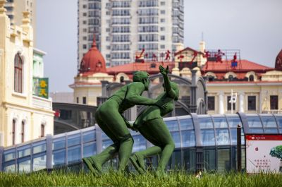 城市印记华融饭店运动雕塑