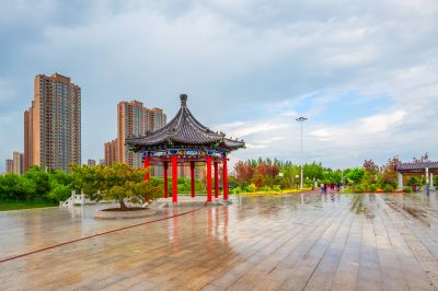 雨中的中国亭园