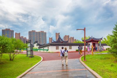 雨中的中国亭园