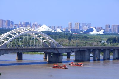 江畔风光