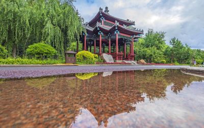 中国亭园雨后彩虹