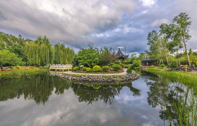 中国亭园雨后彩虹