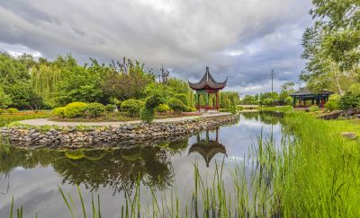 中国亭园雨后彩虹