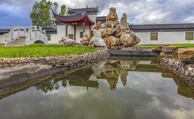 中国亭园雨后彩虹