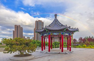 中国亭园雨后彩虹