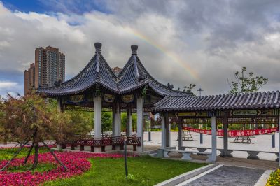 中国亭园雨后彩虹