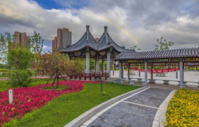 中国亭园雨后彩虹