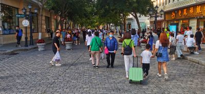 夏季中央大街游客