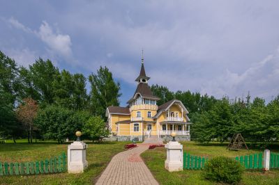 夏季的伏尔加庄园