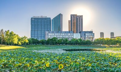 市政府广场一湖三岛秋色
