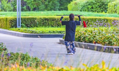 哈尔滨音乐厅广场游人