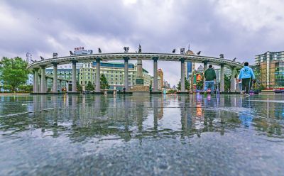 雨后纪念塔广场