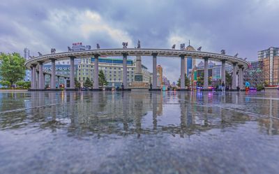 雨后纪念塔广场