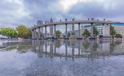 雨后纪念塔广场