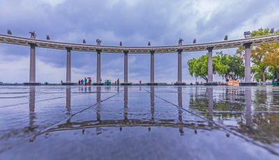 雨后纪念塔广场