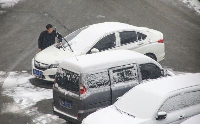 哈尔滨入冬初雪