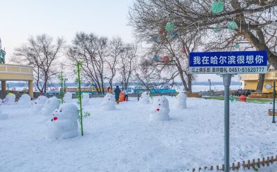 铁路江上俱乐部小雪人