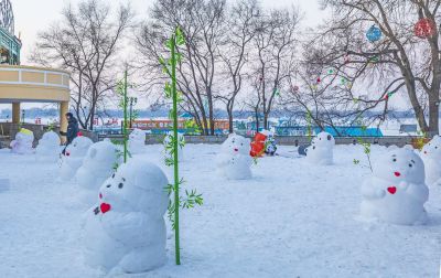 铁路江上俱乐部小雪人