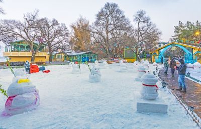 铁路江上俱乐部小雪人