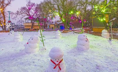 铁路江上俱乐部小雪人