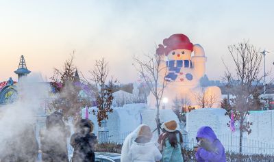 德嘉码头大雪人