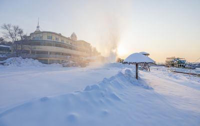 冬季松花江畔冰雪景观夕阳