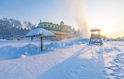 冬季松花江畔冰雪景观夕阳
