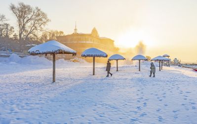 冬季松花江畔冰雪景观夕阳