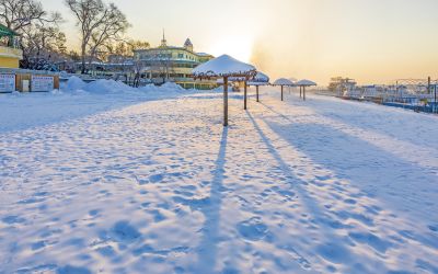 冬季松花江畔冰雪景观夕阳