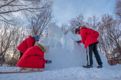 第九届黑龙江省大学生雪雕比赛完美收官