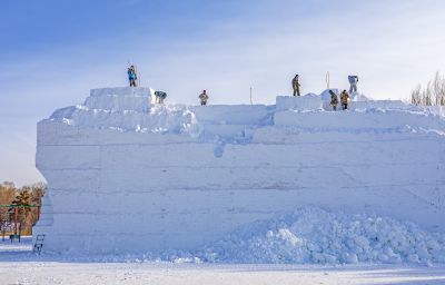建设中的太阳岛雪博会