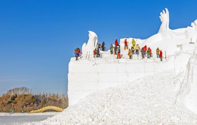 建设中的太阳岛雪博会