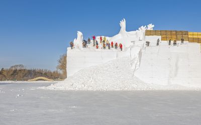 建设中的太阳岛雪博会