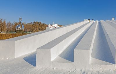 建设中的太阳岛雪博会