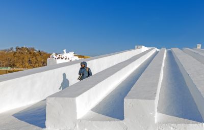 建设中的太阳岛雪博会