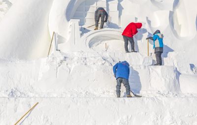建设中的太阳岛雪博会