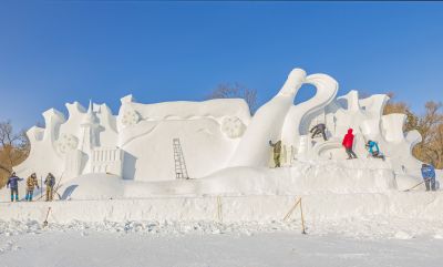 建设中的太阳岛雪博会